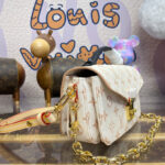 Louis Vuitton Pochette Metis East West M46914 Cream